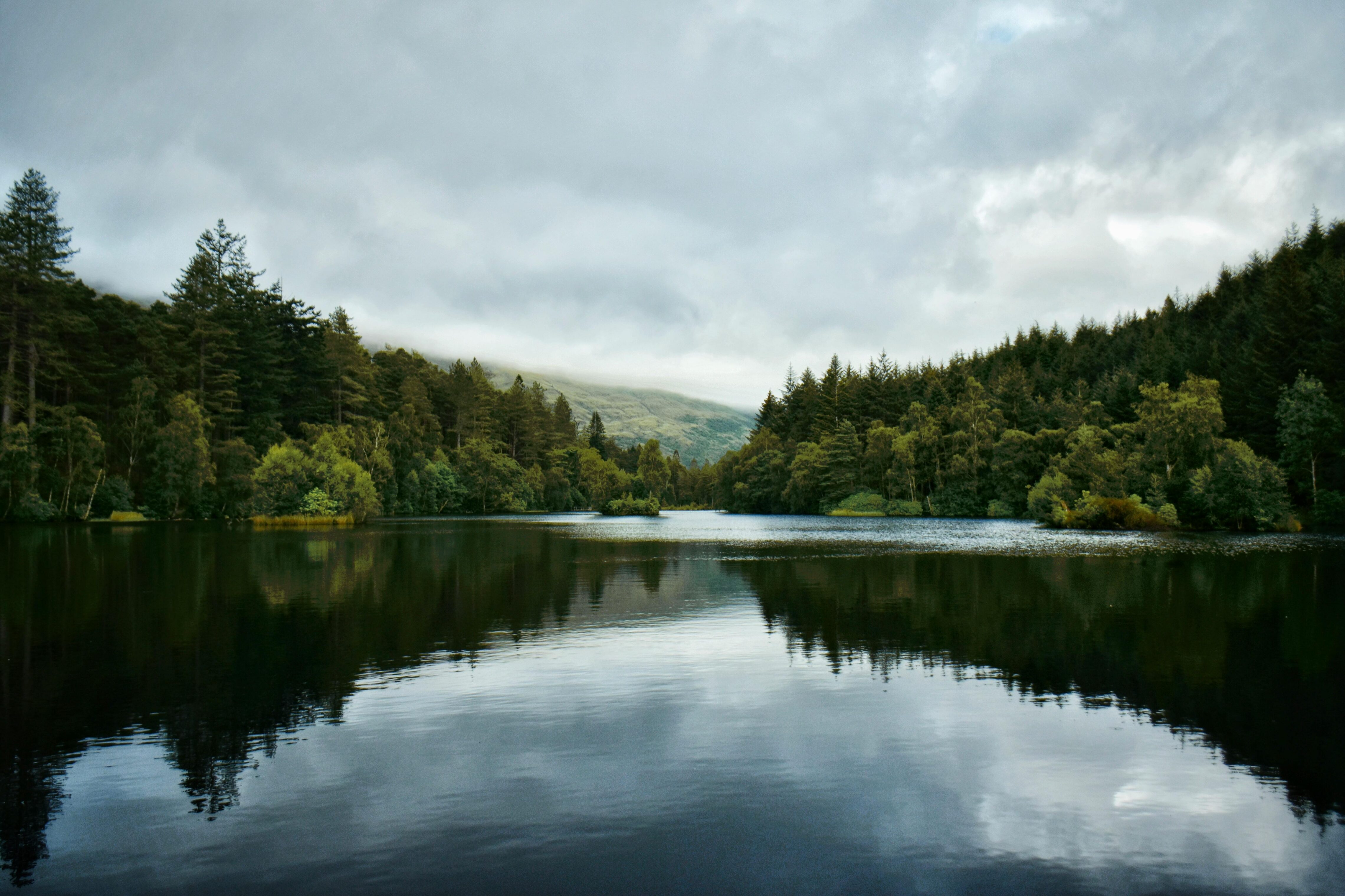 Scenic photo of a lake in Scotland