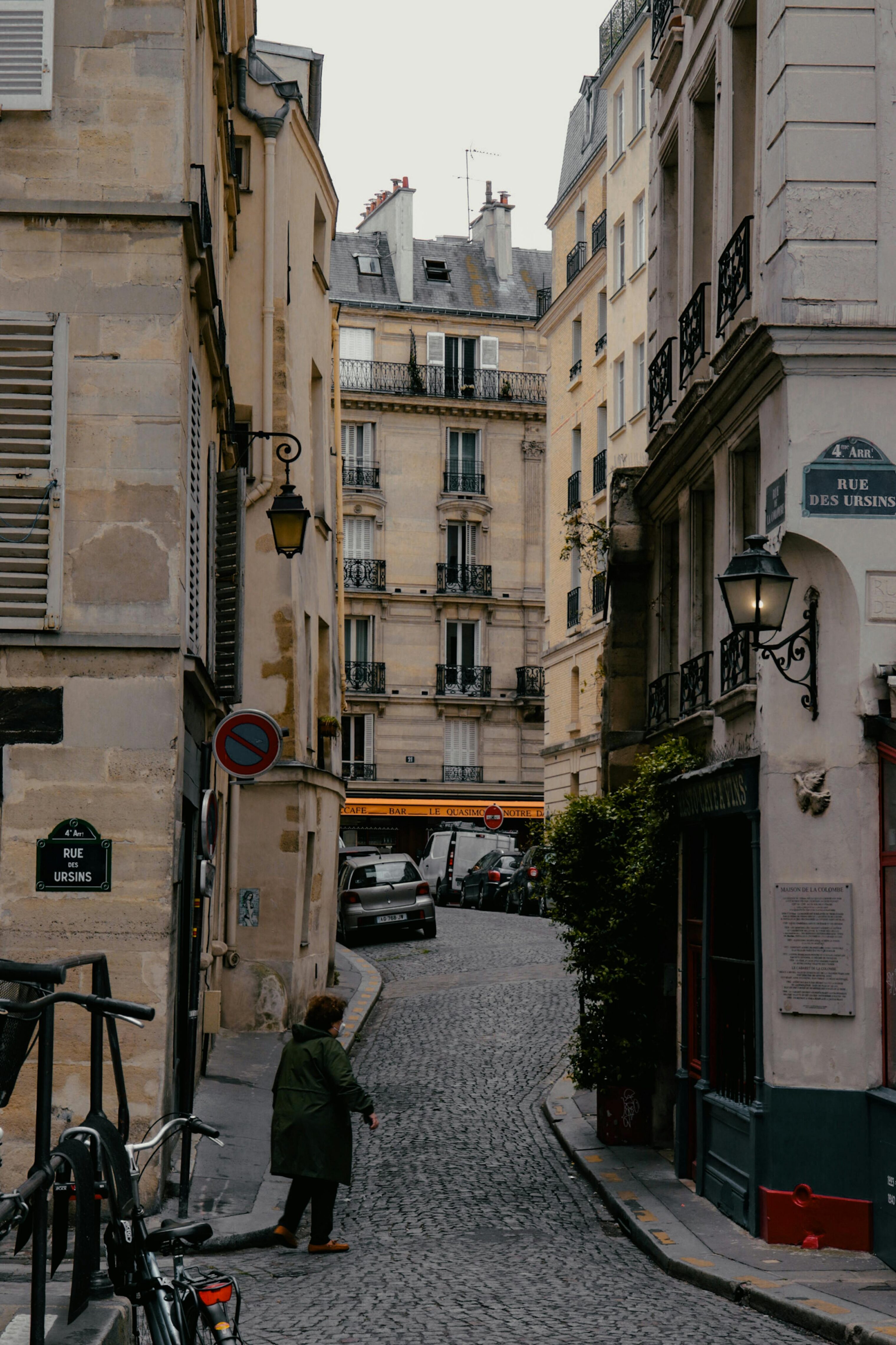 An alleyway in Paris
