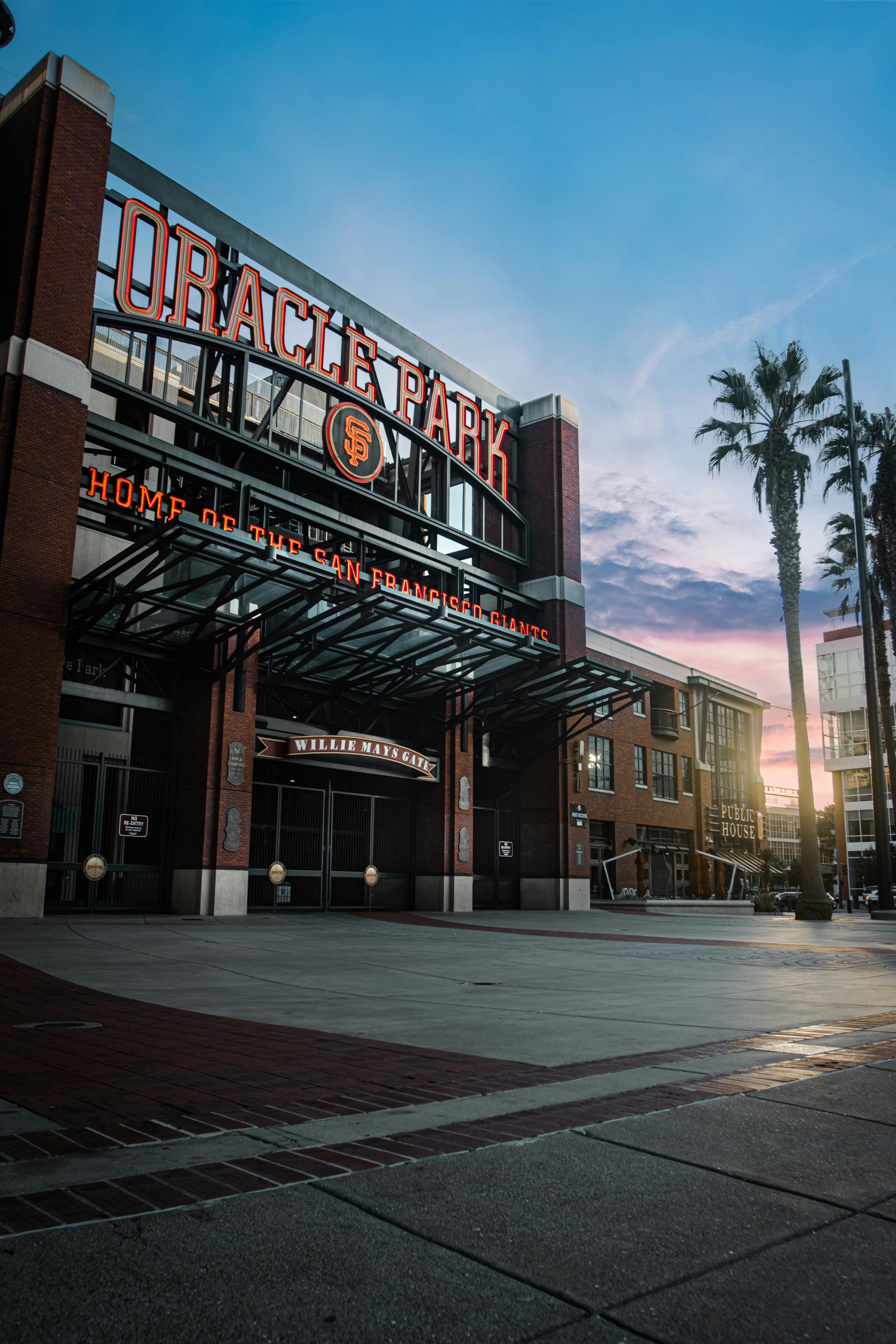 Exterior image of Oracle Park in San Francisco