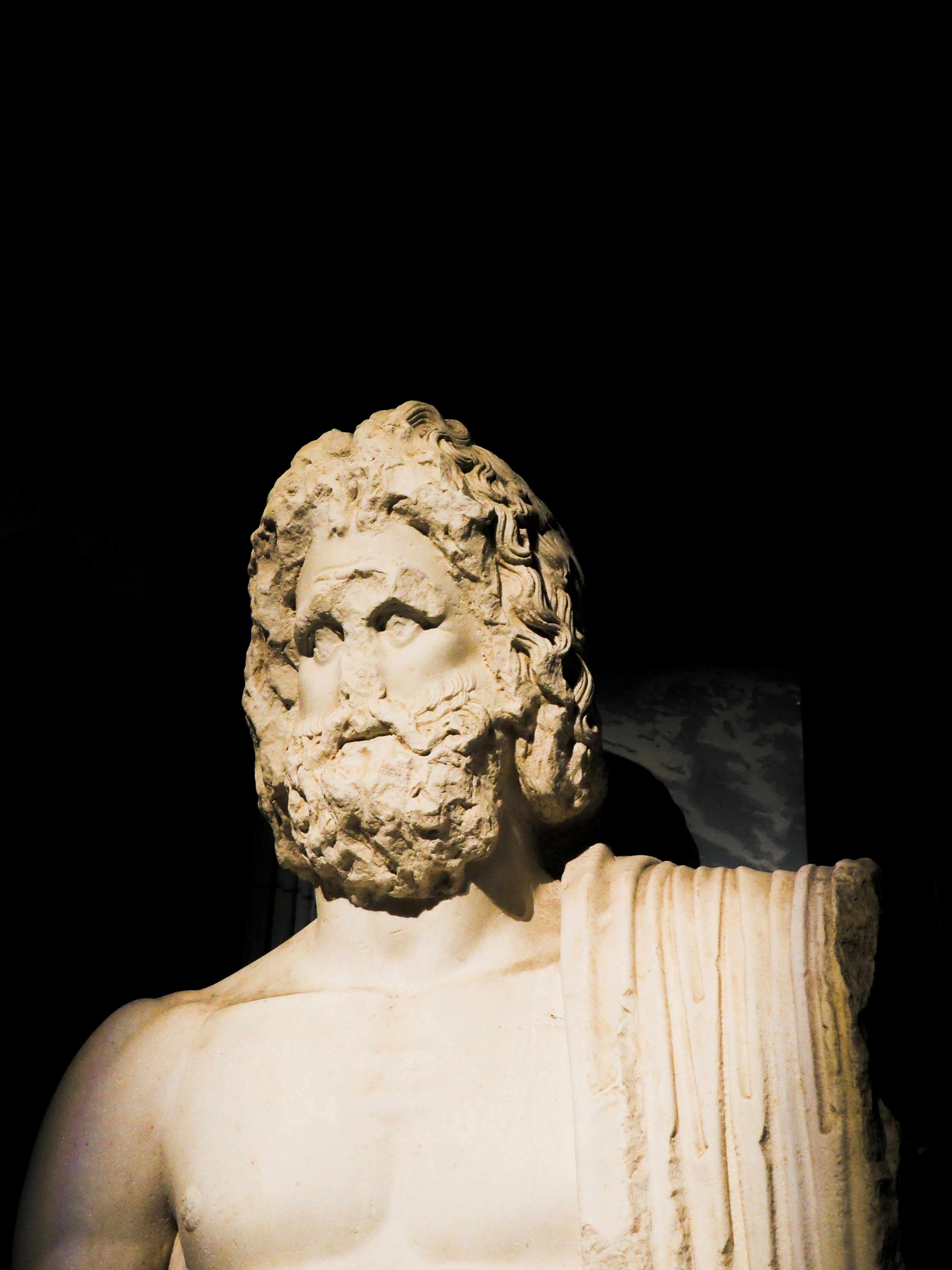 A Greek statue with no nose